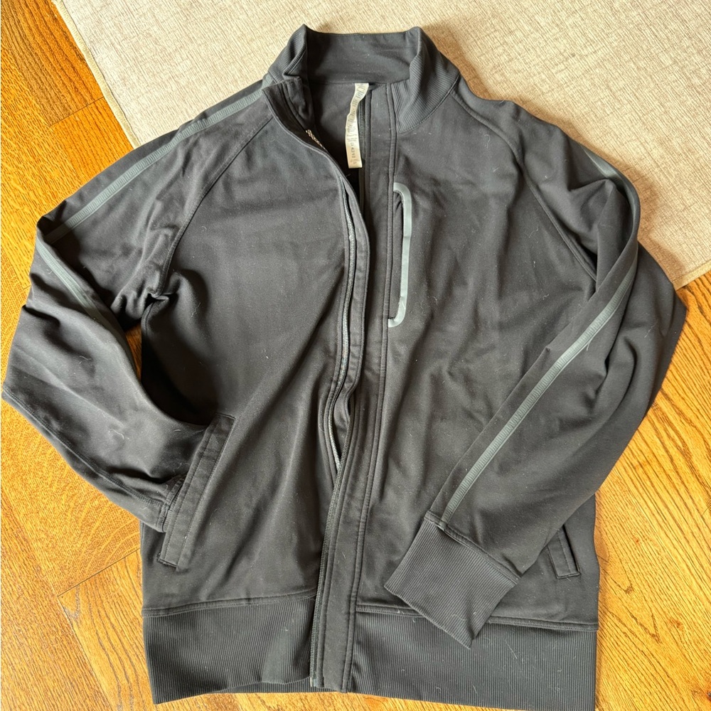 Men’s XL Black LULULEMON mock neck, full zip sweatshirt.